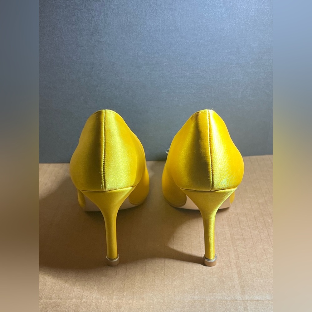 Elegant Yellow Women's Shoes with Embellished Detail - Picture 3 of 5
